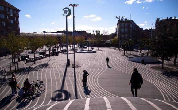 Spații de sport urbane: soluții pentru a rămâne în formă în orașe